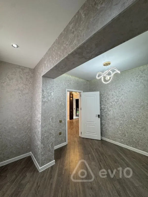 Kirayə verilir 3 otaqlı köhnə tikili 100 m²