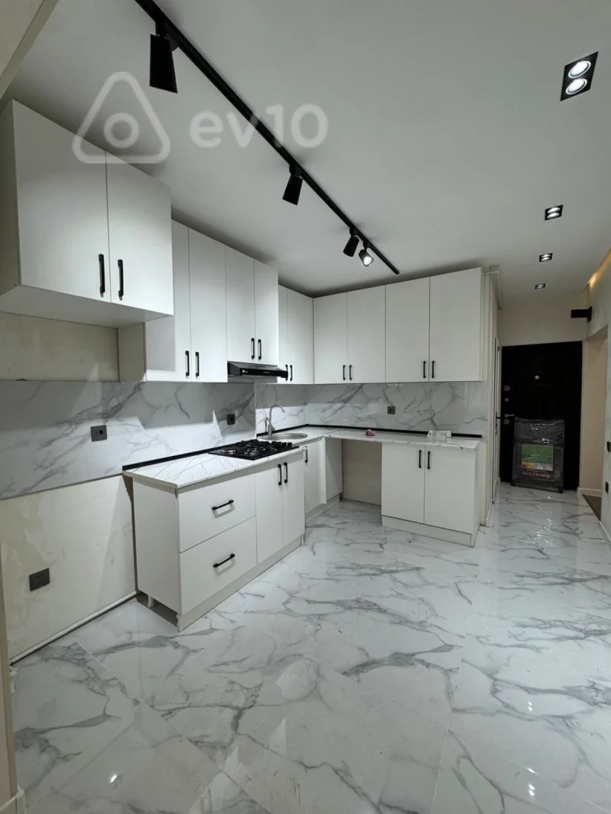 Kirayə verilir 3 otaqlı köhnə tikili 100 m²