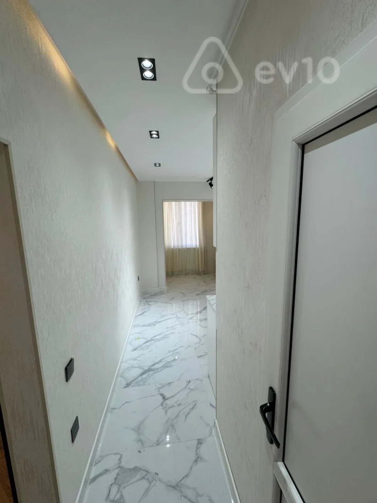 Kirayə verilir 3 otaqlı köhnə tikili 100 m²
