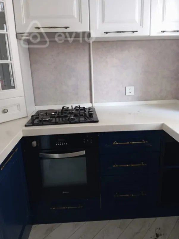 Kirayə verilir 2 otaqlı köhnə tikili 46 m²