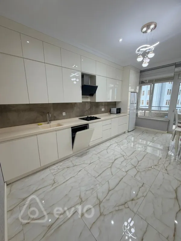 Kirayə verilir 2 otaqlı yeni tikili 126 m²