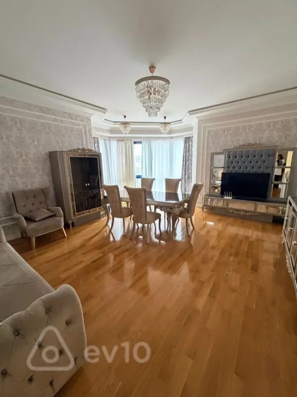 Kirayə verilir 2 otaqlı yeni tikili 126 m²