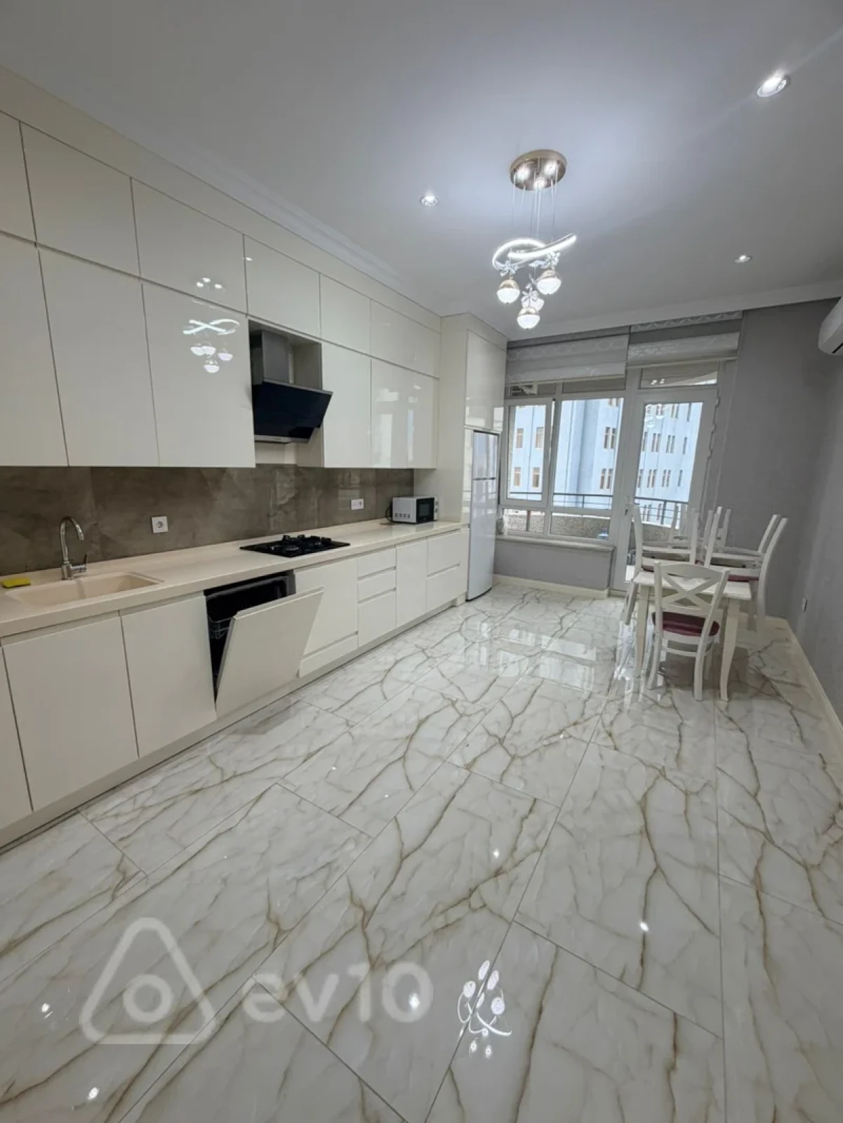 Kirayə verilir 2 otaqlı yeni tikili 126 m²