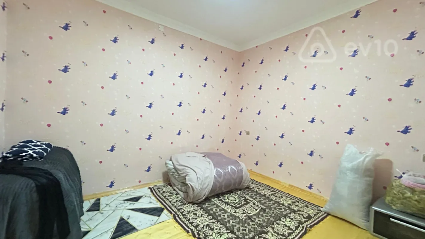 Satılır 3 otaqlı həyət evi 555 m²