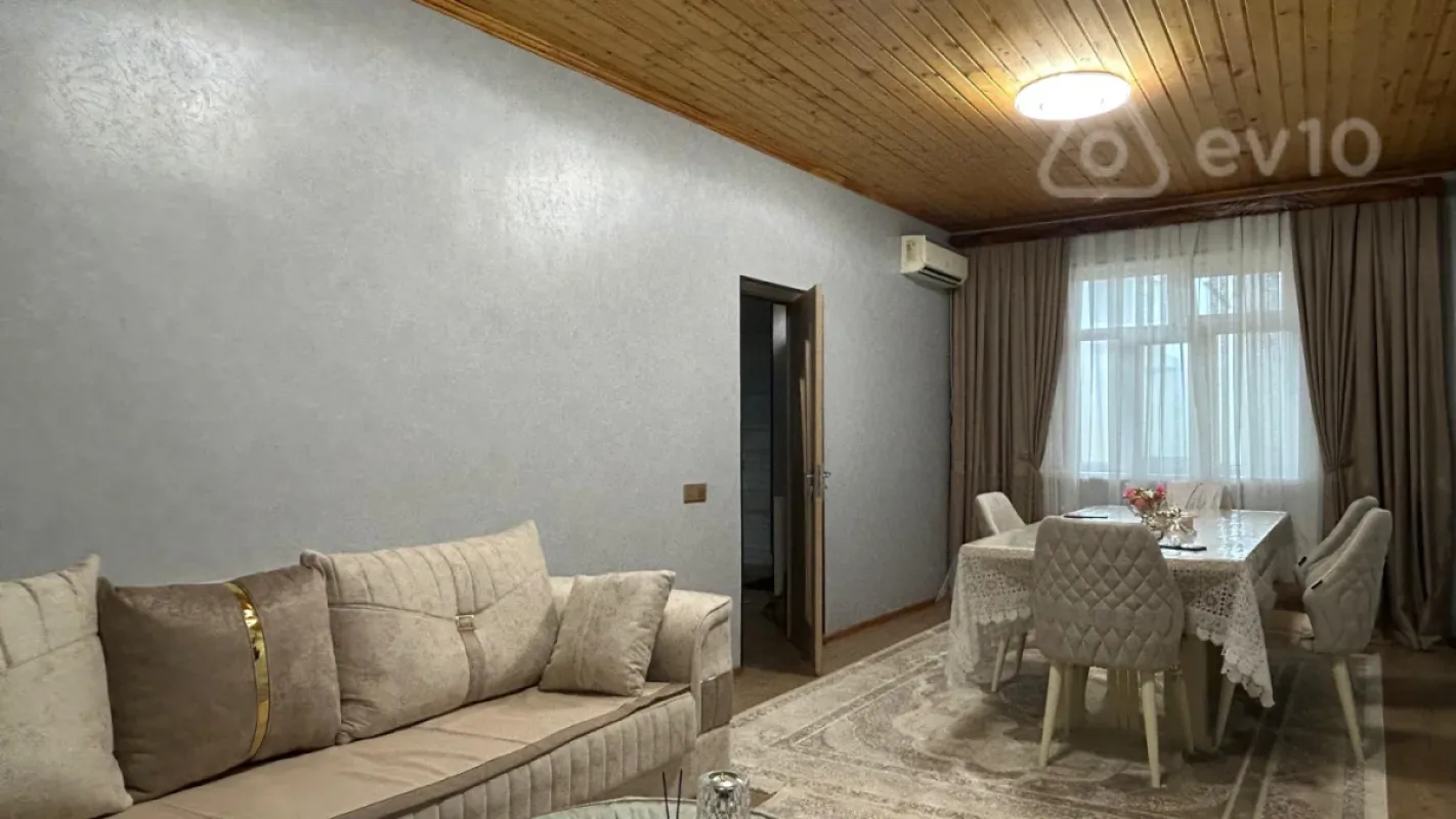 Satılır 3 otaqlı həyət evi 555 m²