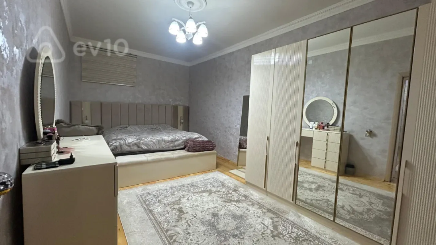 Satılır 3 otaqlı həyət evi 555 m²