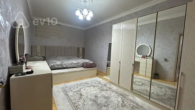Satılır 3 otaqlı həyət evi 555 m²
