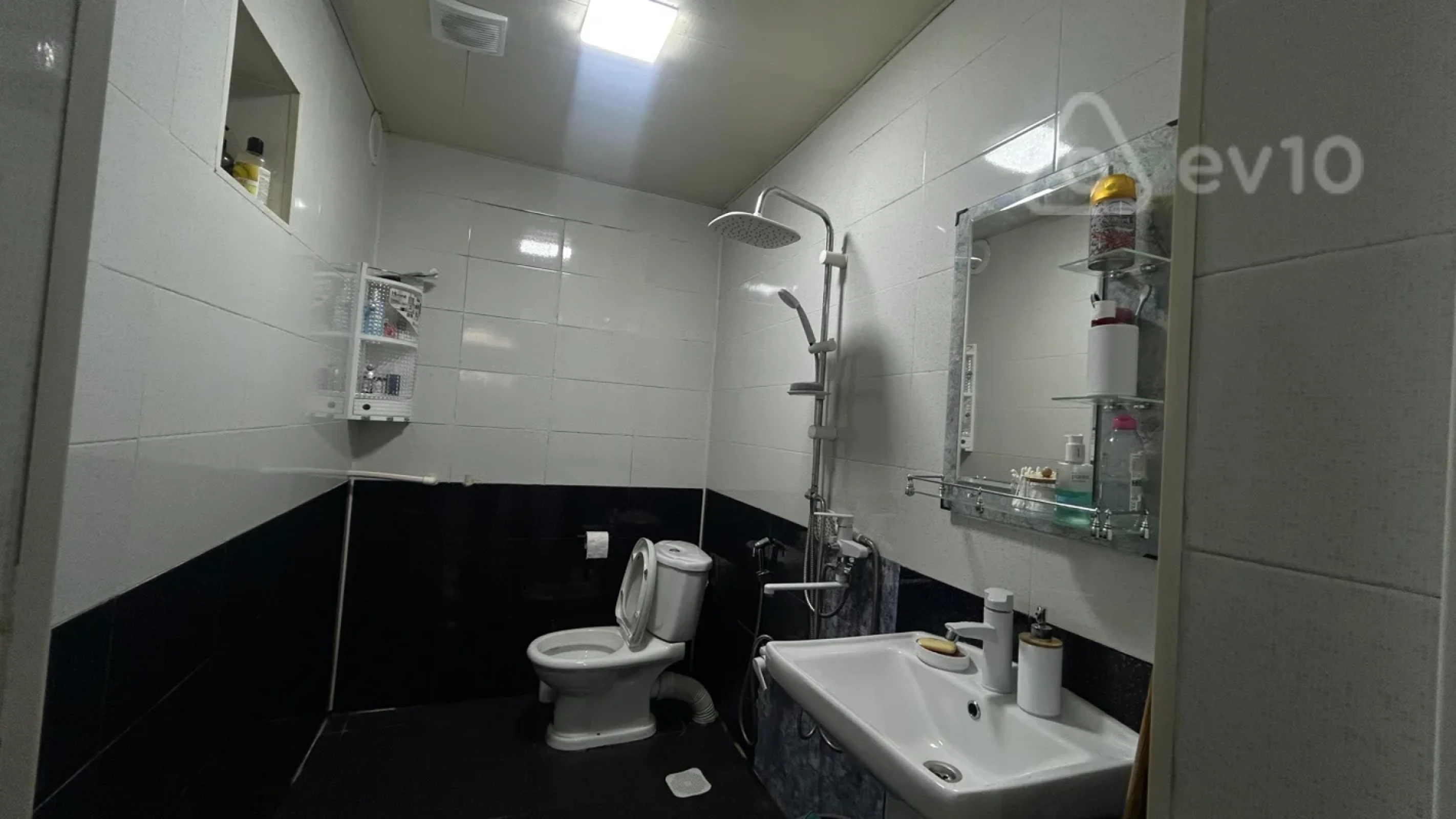 Satılır 3 otaqlı həyət evi 555 m²