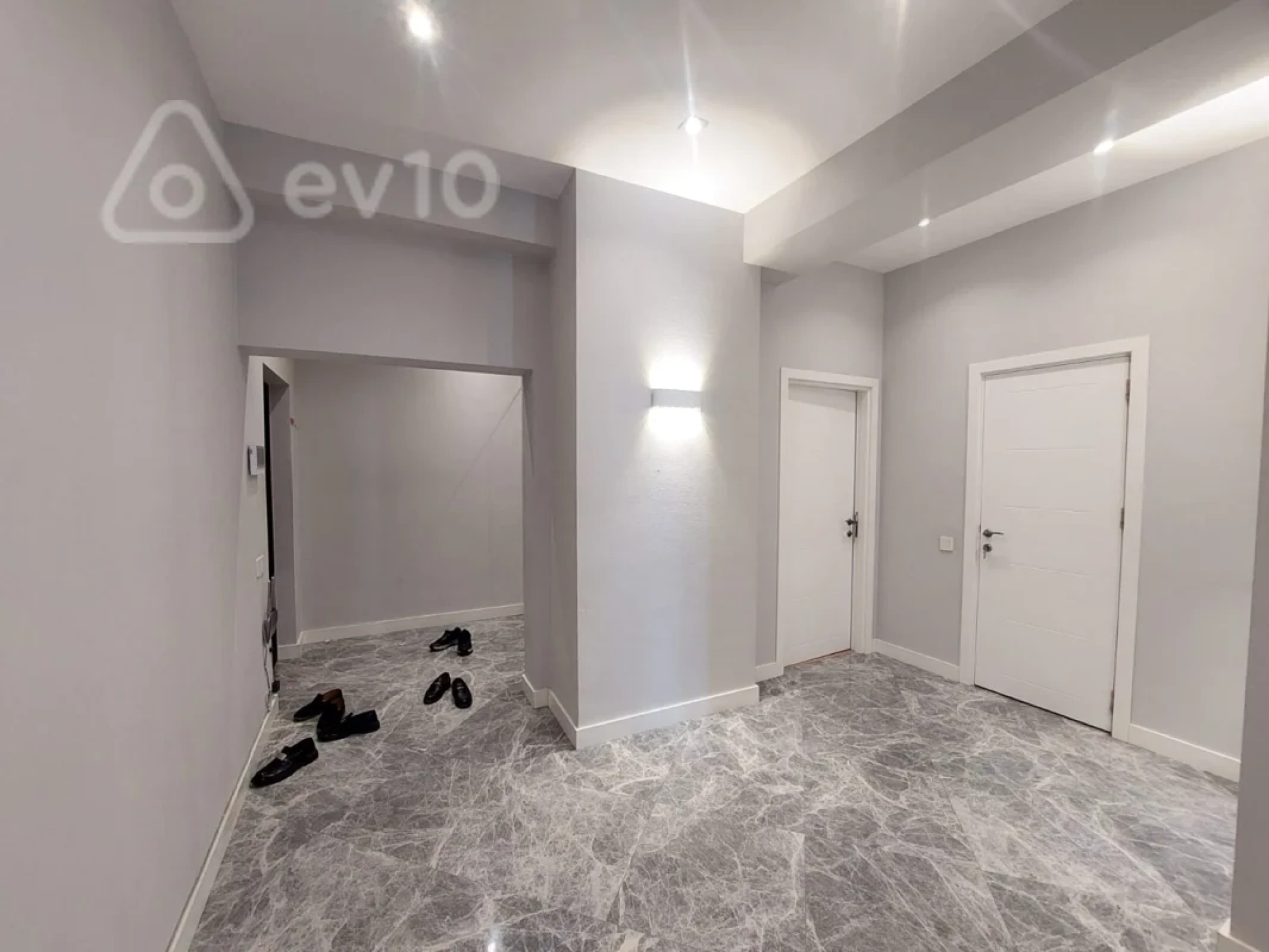 Satılır 3 otaqlı yeni tikili 100 m²