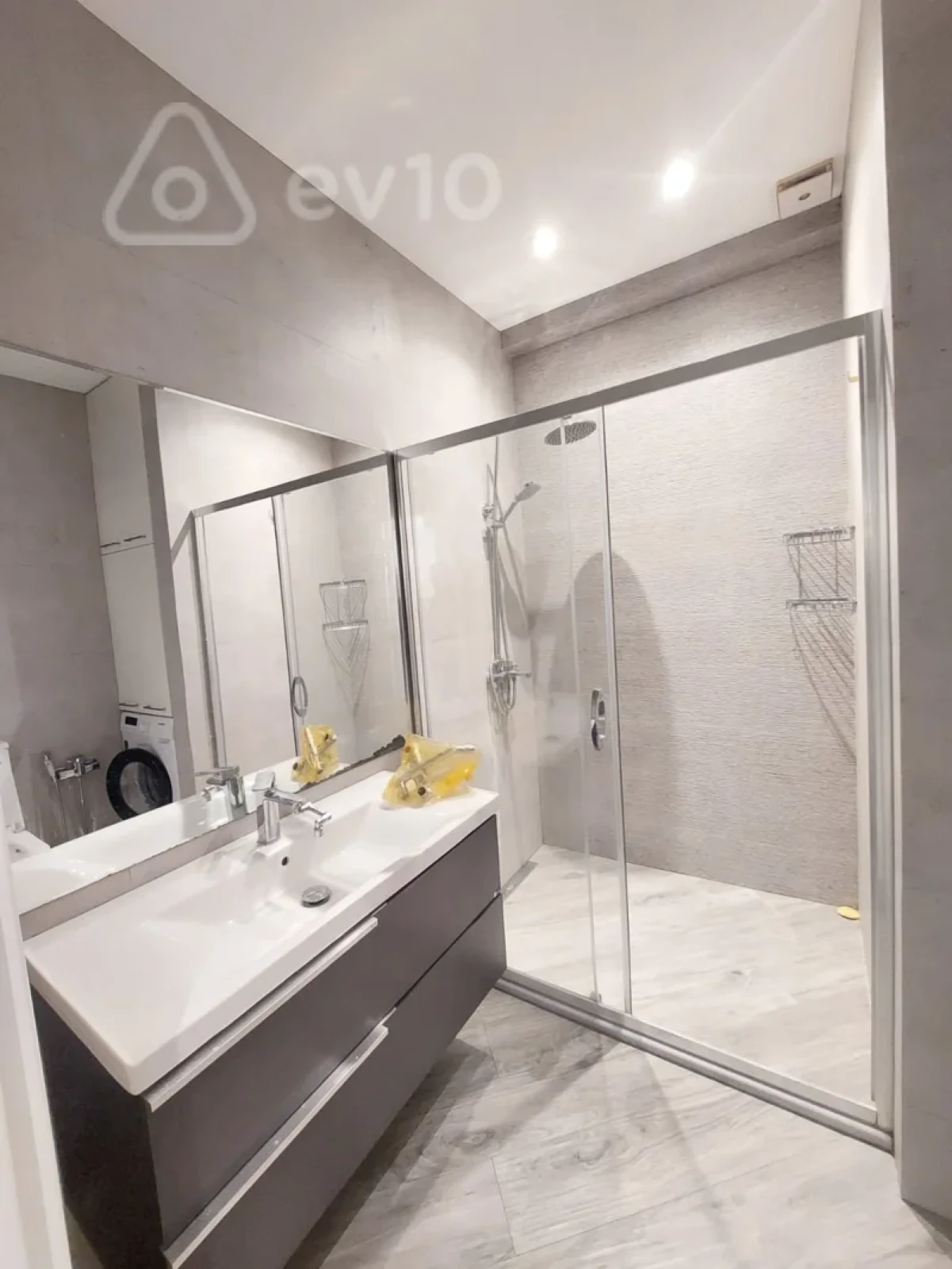 Satılır 3 otaqlı yeni tikili 100 m²