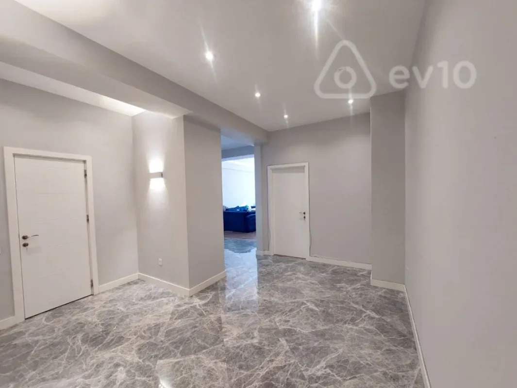 Satılır 3 otaqlı yeni tikili 100 m²