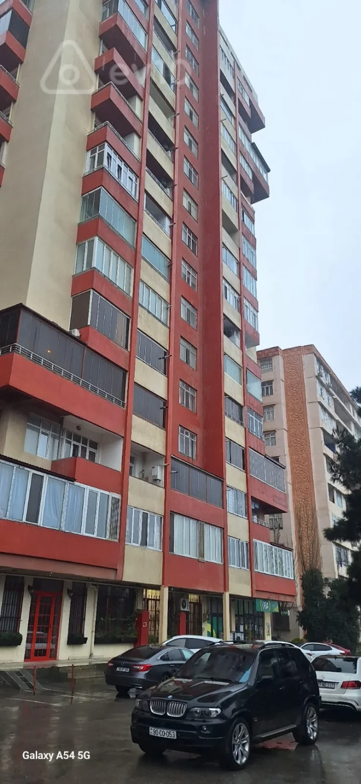 Satılır 3 otaqlı yeni tikili 1110 m²