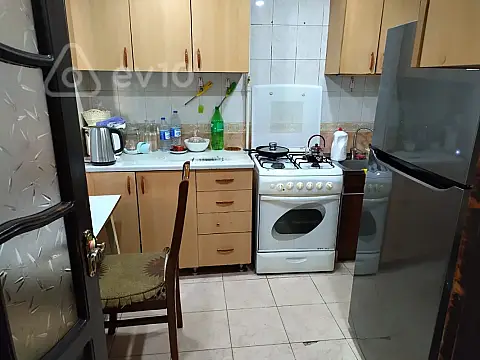 Satılır 3 otaqlı köhnə tikili 60 m²