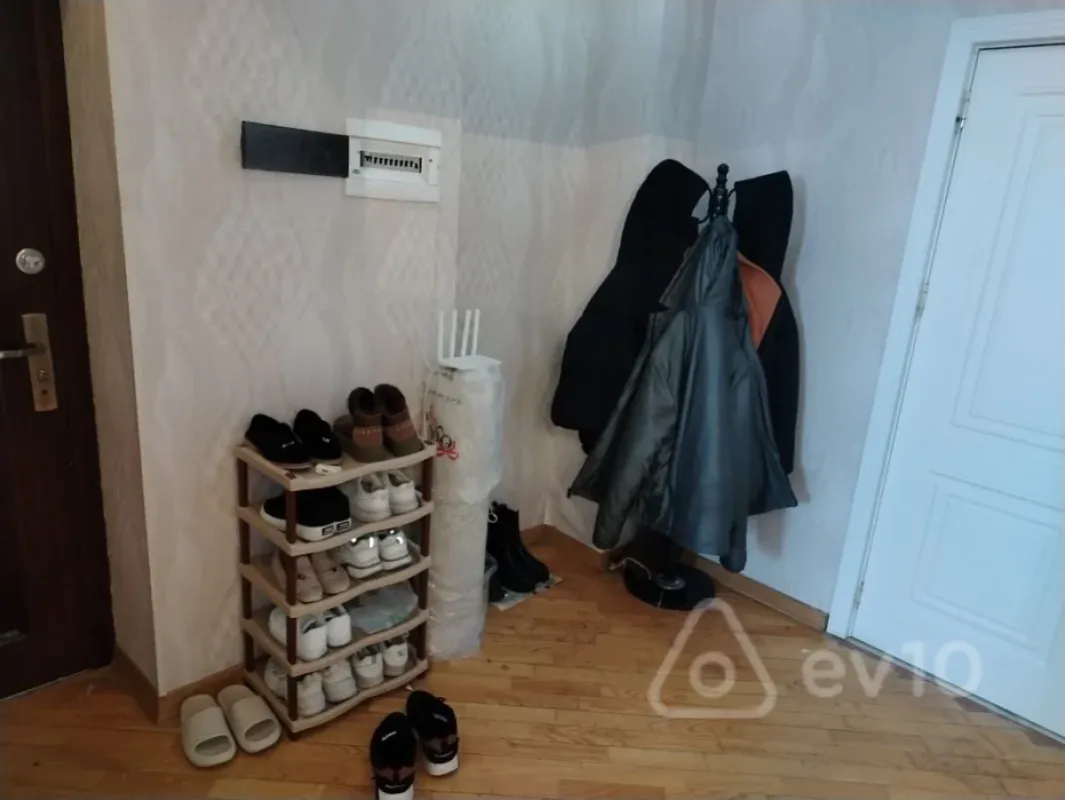 Satılır 2 otaqlı köhnə tikili 70 m²