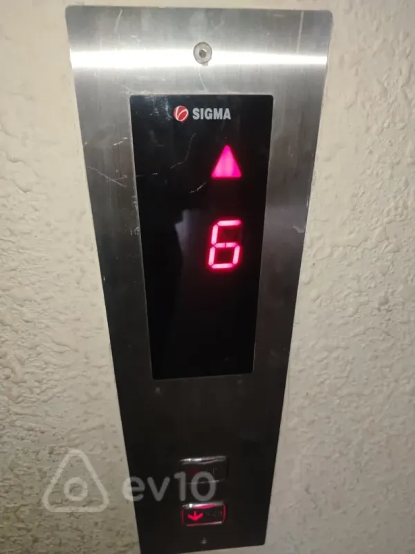 Satılır 2 otaqlı köhnə tikili 70 m²