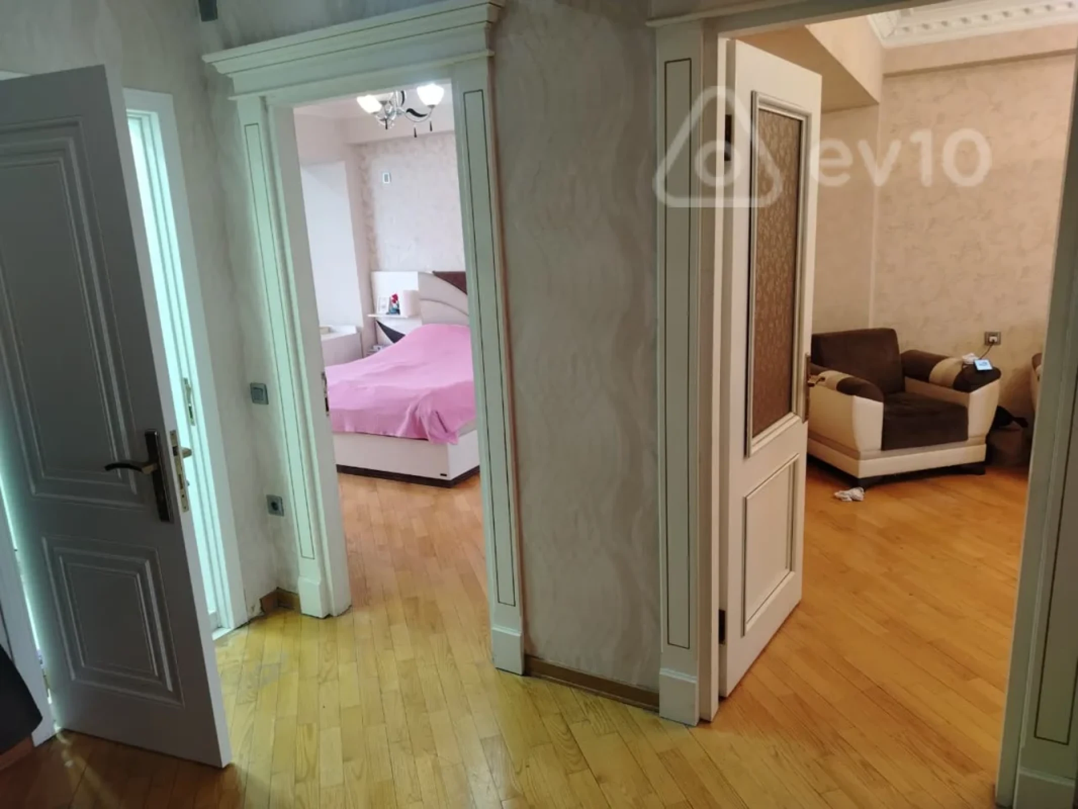 Satılır 2 otaqlı köhnə tikili 70 m²