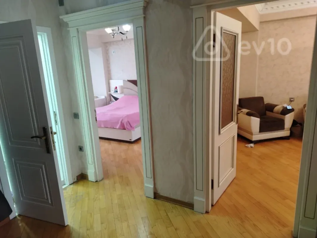 Satılır 2 otaqlı köhnə tikili 70 m²