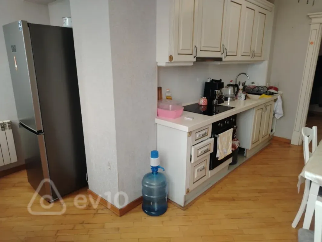 Satılır 2 otaqlı köhnə tikili 70 m²
