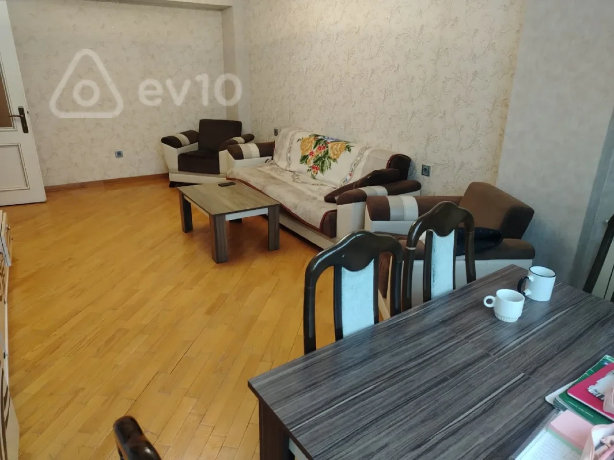Satılır 2 otaqlı köhnə tikili 70 m²