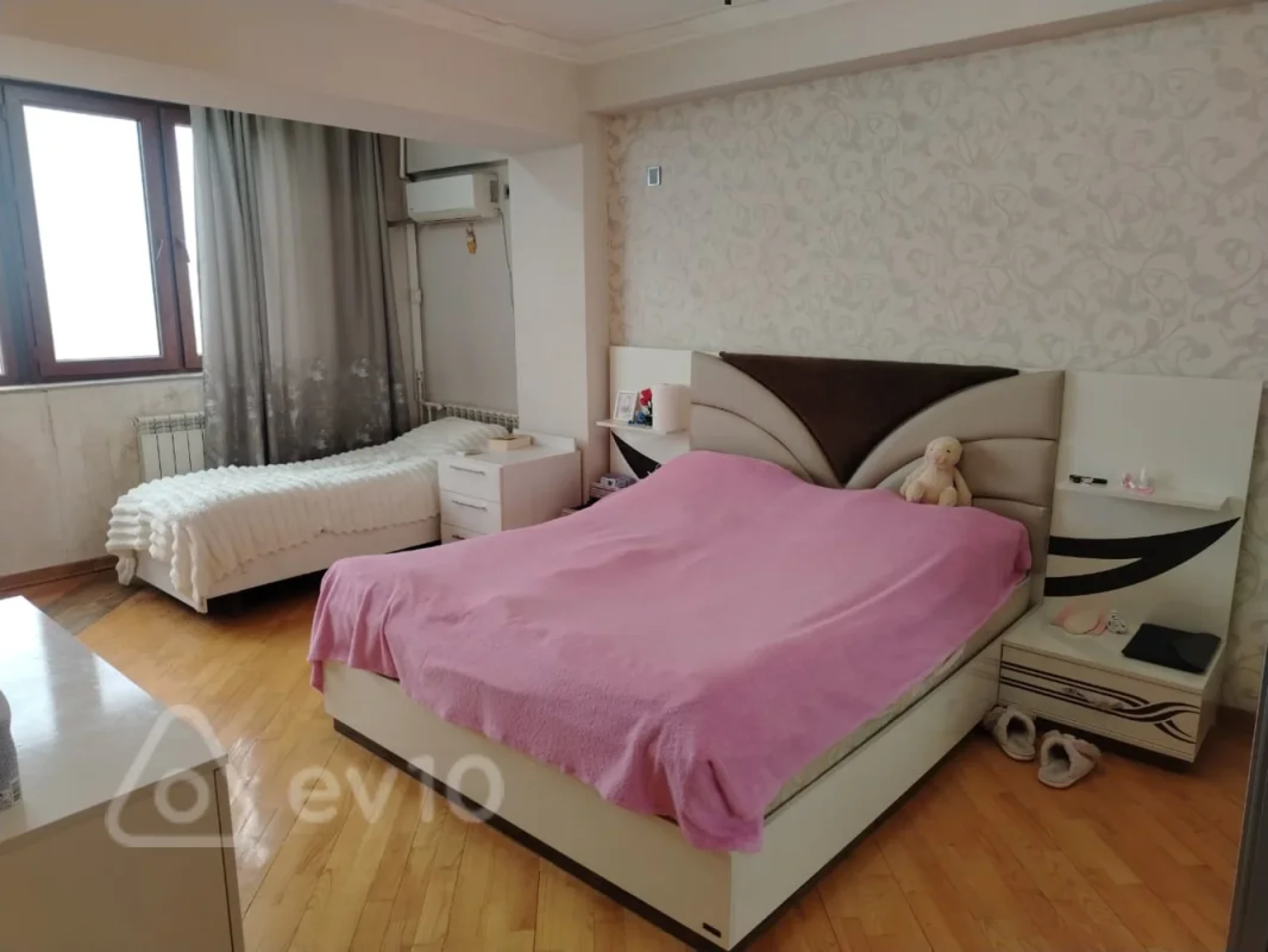 Satılır 2 otaqlı köhnə tikili 70 m²