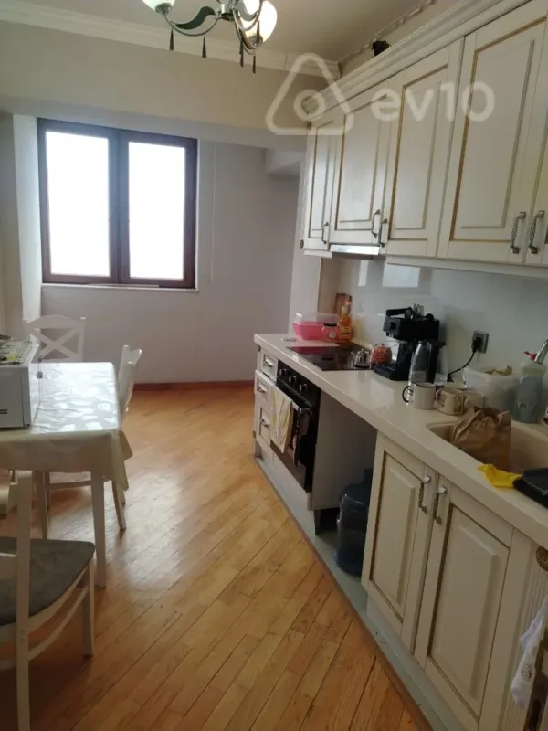 Satılır 2 otaqlı köhnə tikili 70 m²