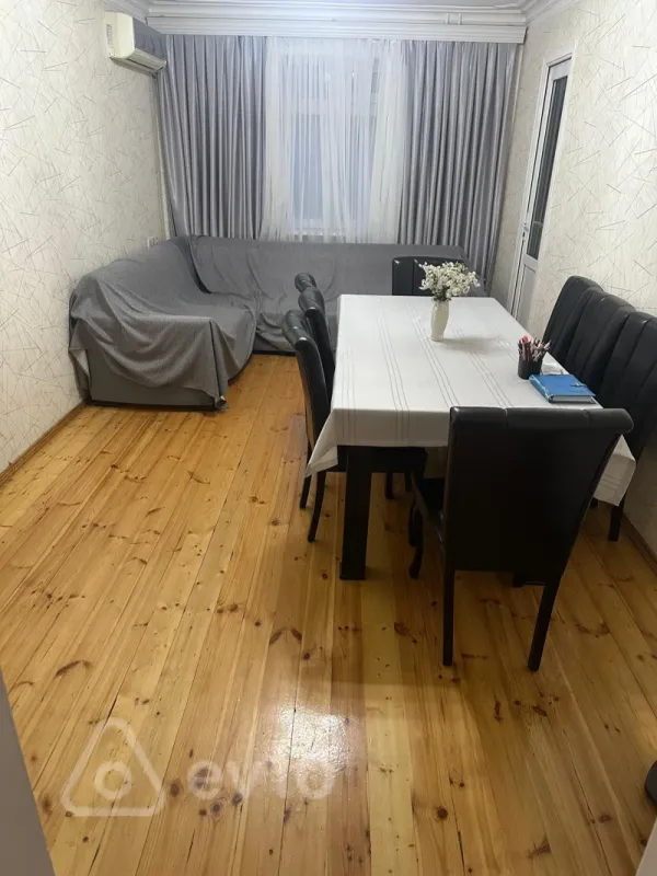 Satılır 5 otaqlı köhnə tikili 105 m²
