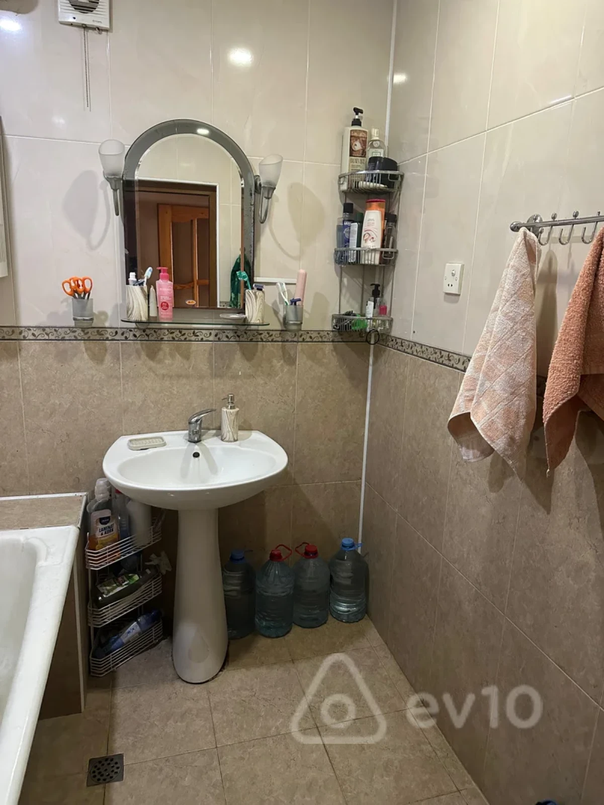 Satılır 5 otaqlı köhnə tikili 105 m²