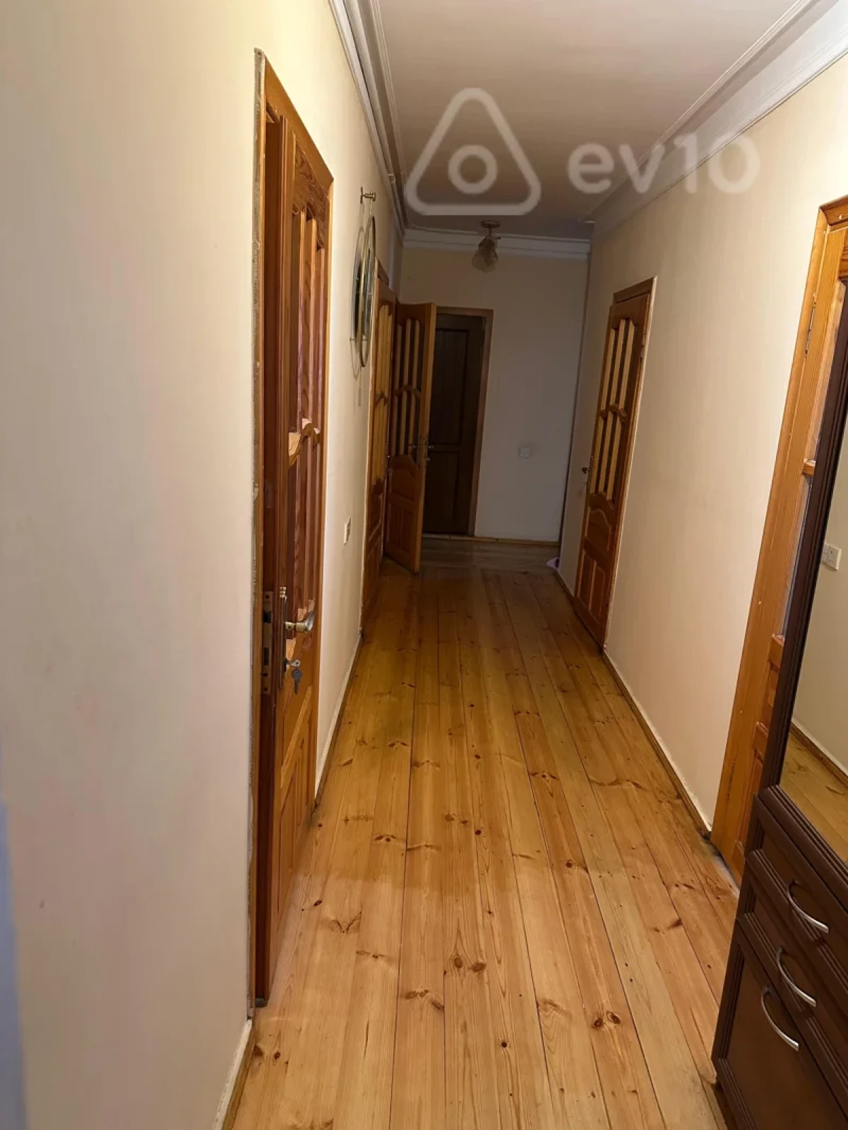 Satılır 5 otaqlı köhnə tikili 105 m²