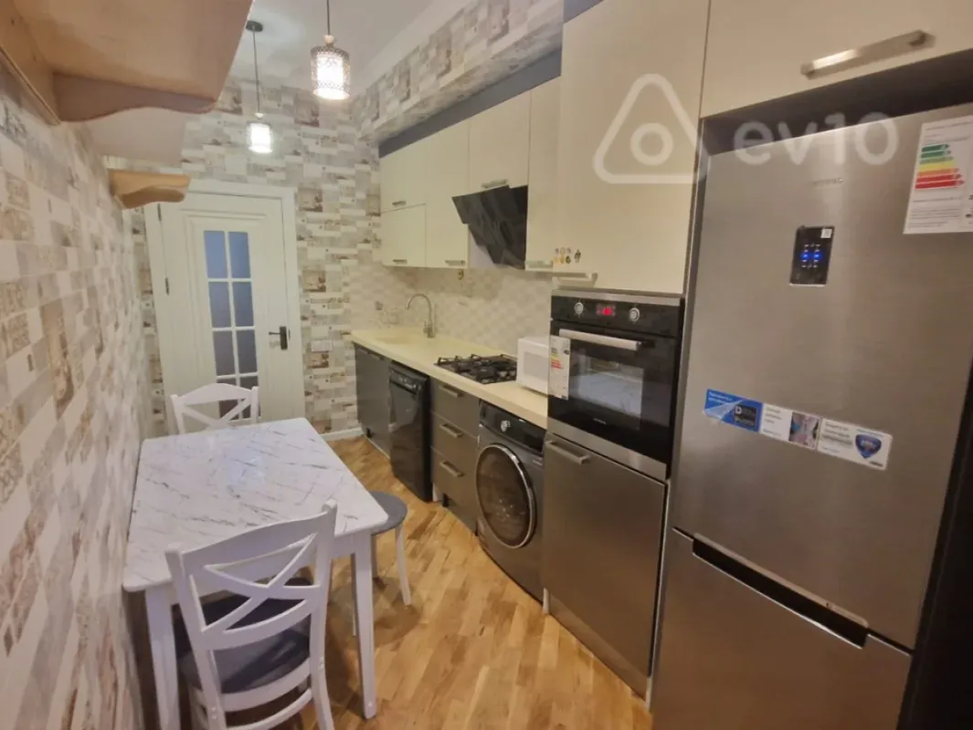 Kirayə verilir 2 otaqlı yeni tikili 70 m²