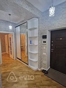 Kirayə verilir 2 otaqlı yeni tikili 70 m²