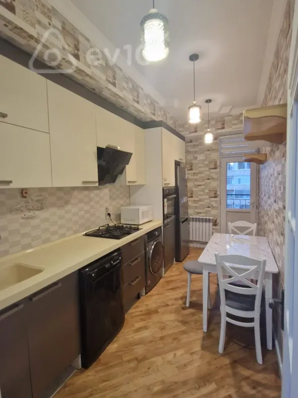 Kirayə verilir 2 otaqlı yeni tikili 70 m²