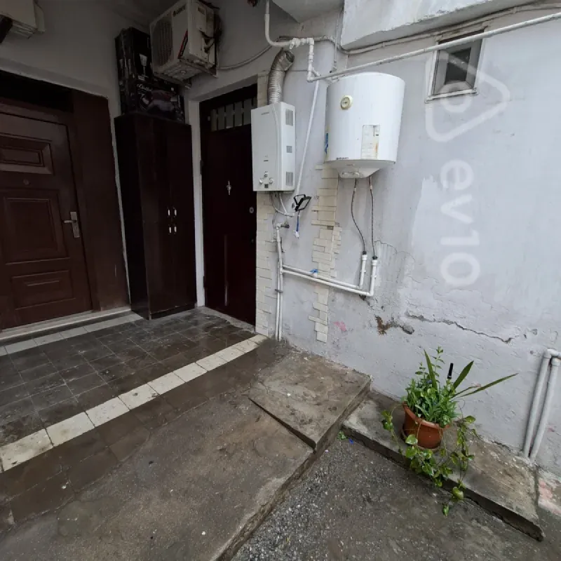 Kirayə verilir 2 otaqlı köhnə tikili 50 m²