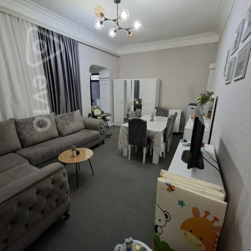 Kirayə verilir 2 otaqlı köhnə tikili 50 m²