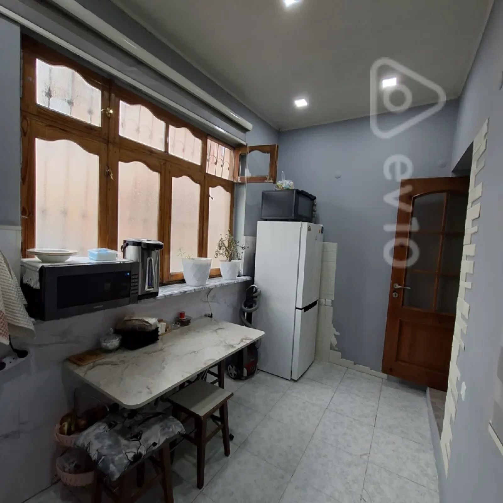 Kirayə verilir 2 otaqlı köhnə tikili 50 m²