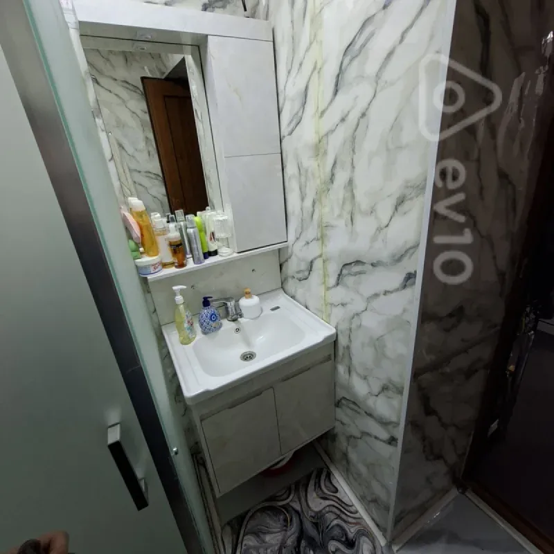 Kirayə verilir 2 otaqlı köhnə tikili 50 m²