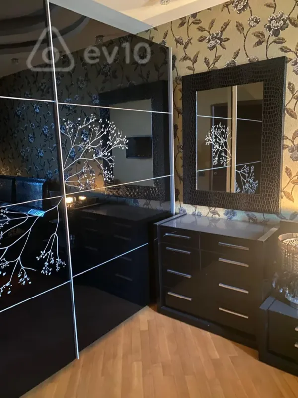 Kirayə verilir 3 otaqlı yeni tikili 138 m²