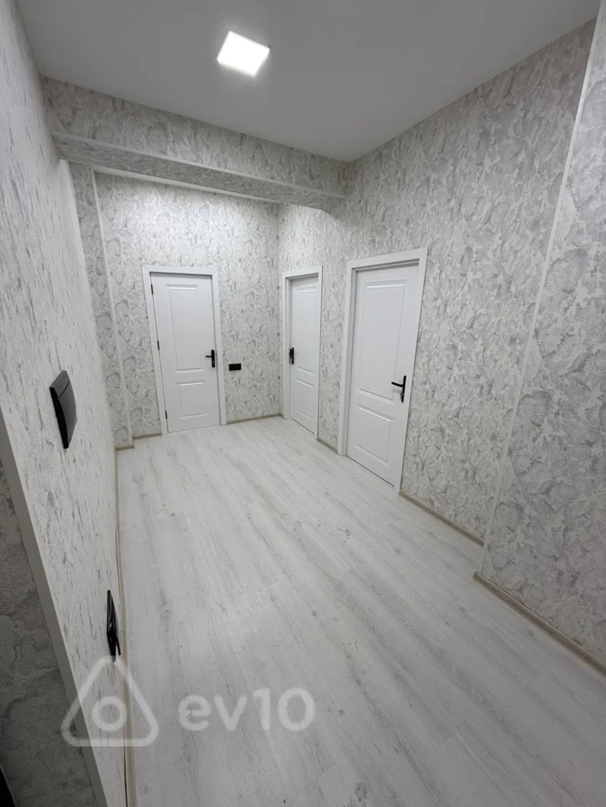 Satılır 2 otaqlı yeni tikili 70 m²