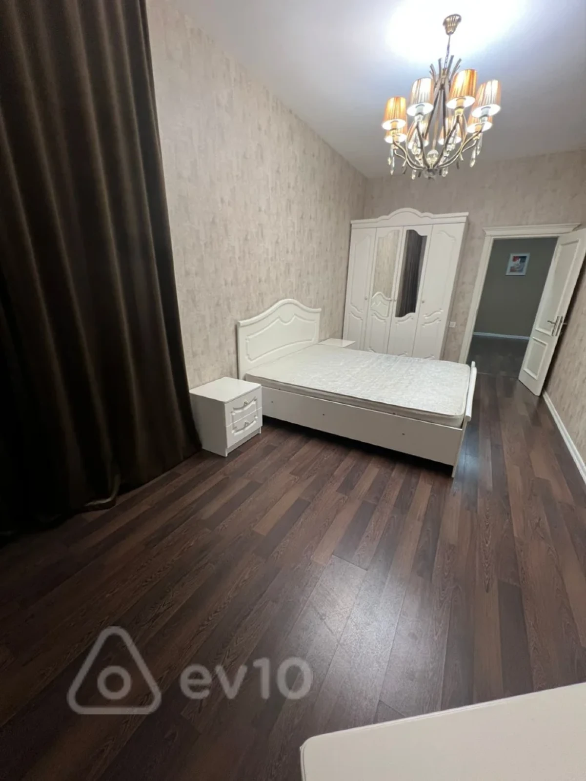 Kirayə verilir 3 otaqlı yeni tikili 140 m²