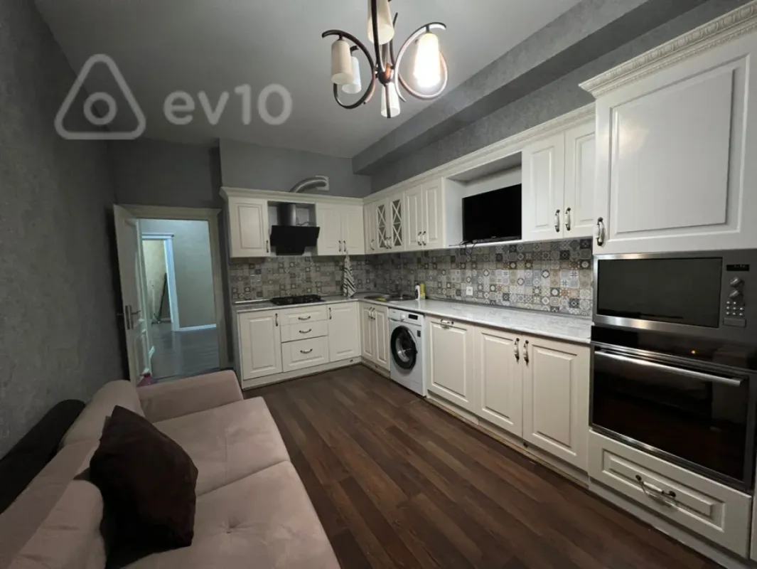 Kirayə verilir 3 otaqlı yeni tikili 140 m²