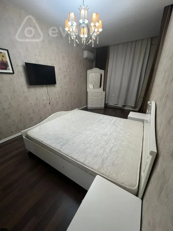 Kirayə verilir 3 otaqlı yeni tikili 140 m²