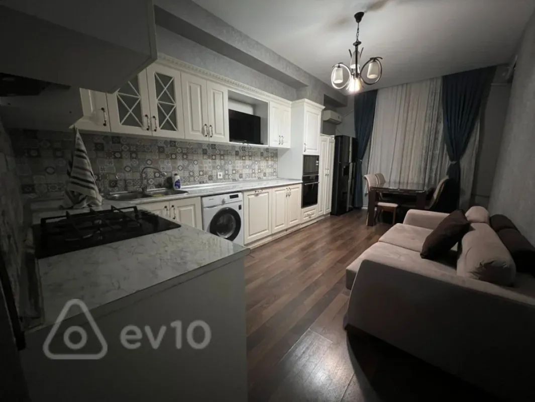 Kirayə verilir 3 otaqlı yeni tikili 140 m²