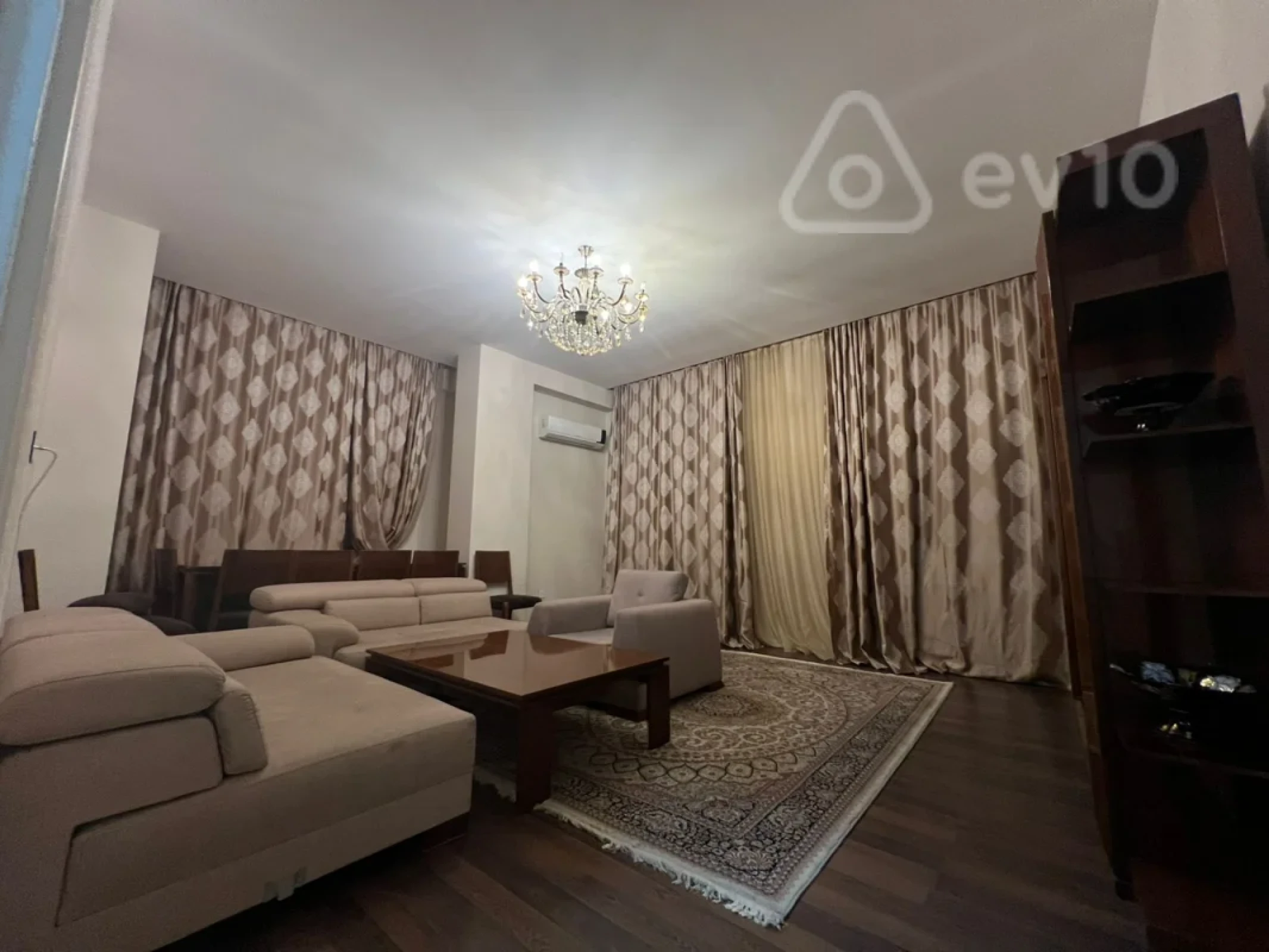 Kirayə verilir 3 otaqlı yeni tikili 140 m²