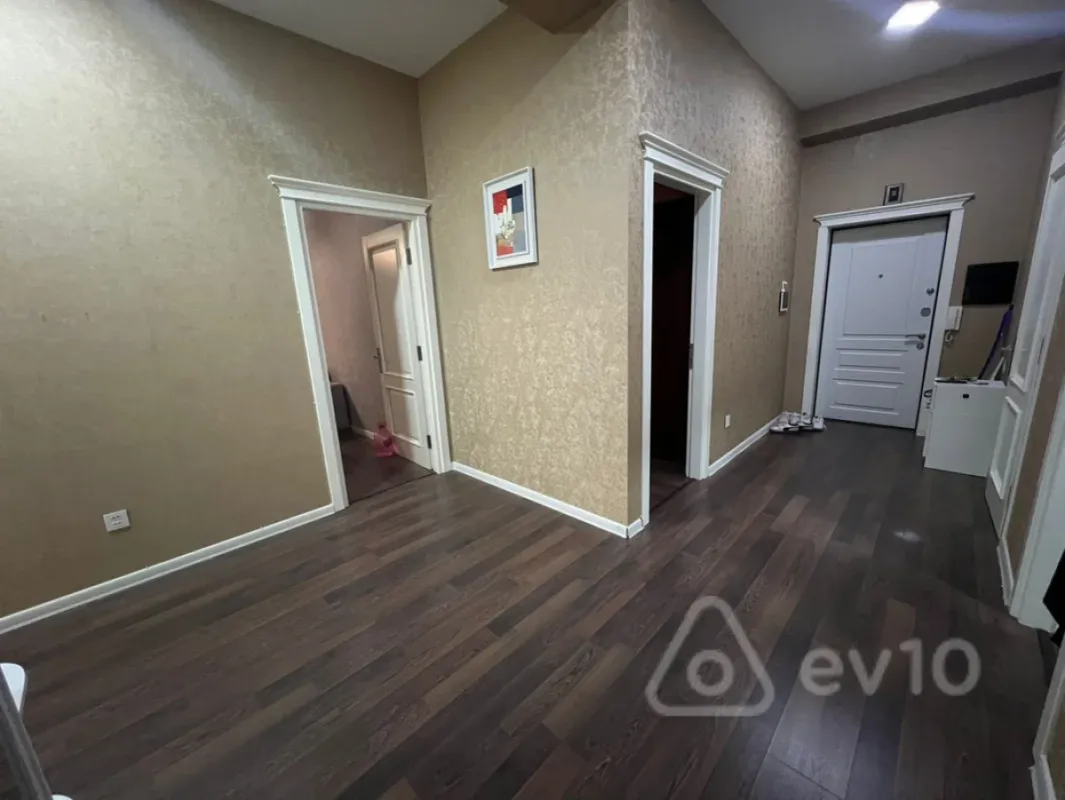 Kirayə verilir 3 otaqlı yeni tikili 140 m²