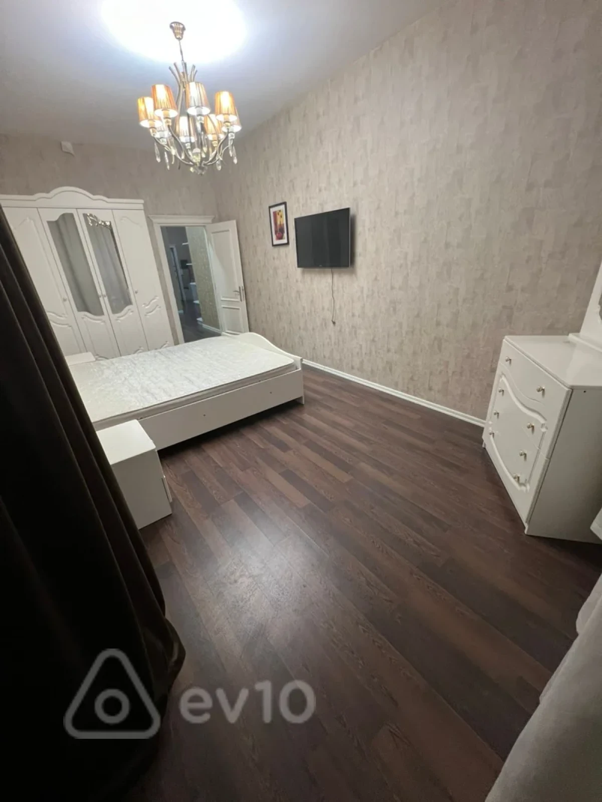Kirayə verilir 3 otaqlı yeni tikili 140 m²