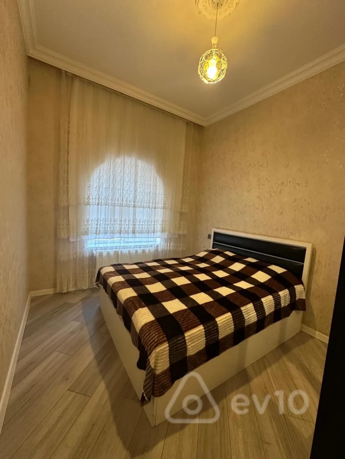 Kirayə verilir 2 otaqlı yeni tikili 65 m²