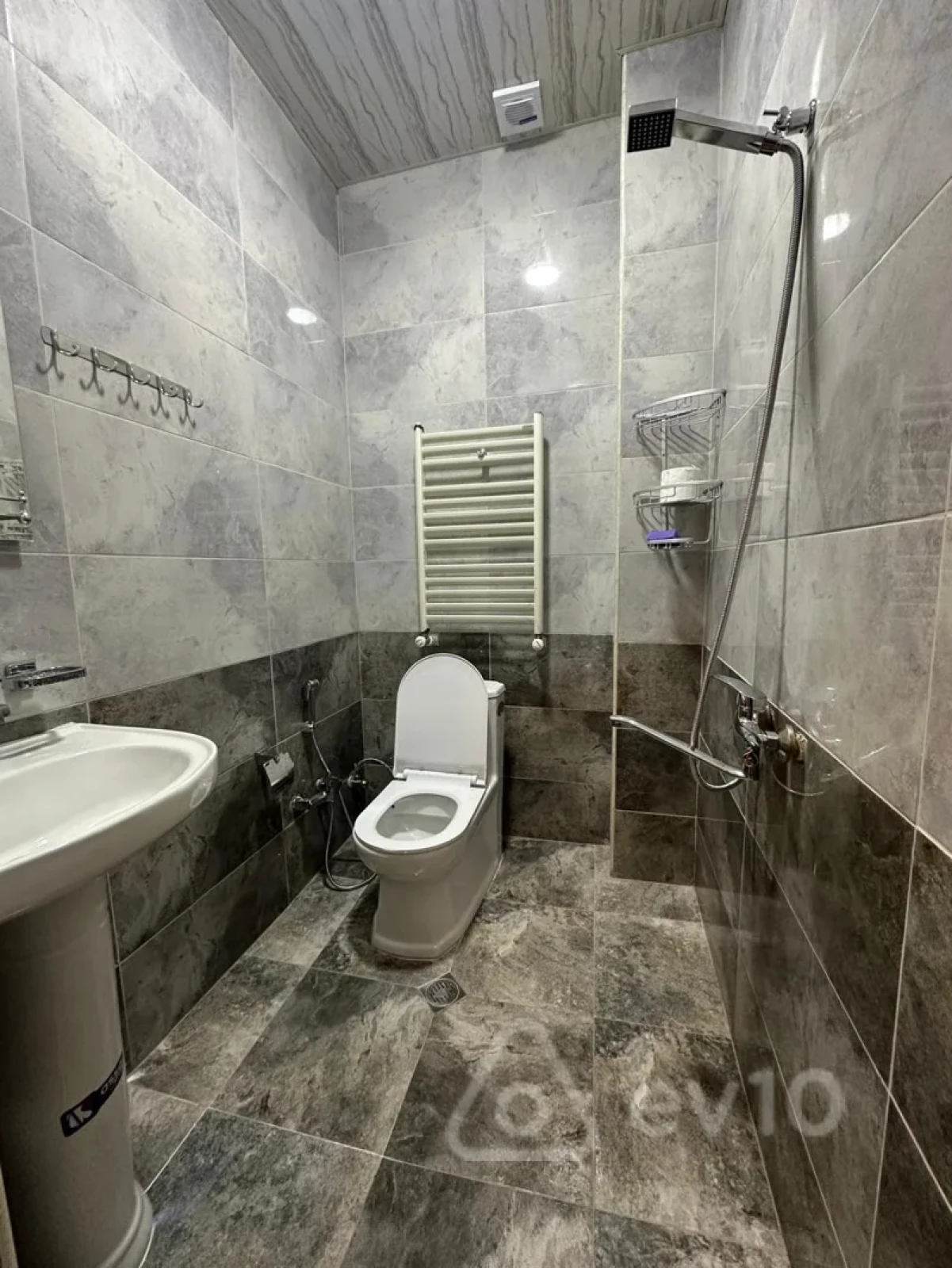 Kirayə verilir 2 otaqlı yeni tikili 65 m²