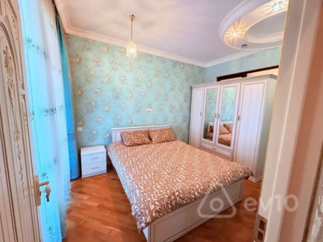 Kirayə verilir 3 otaqlı yeni tikili 120 m²