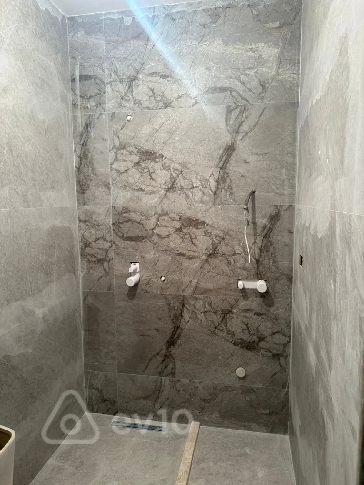 Satılır 2 otaqlı yeni tikili 75.5 m²