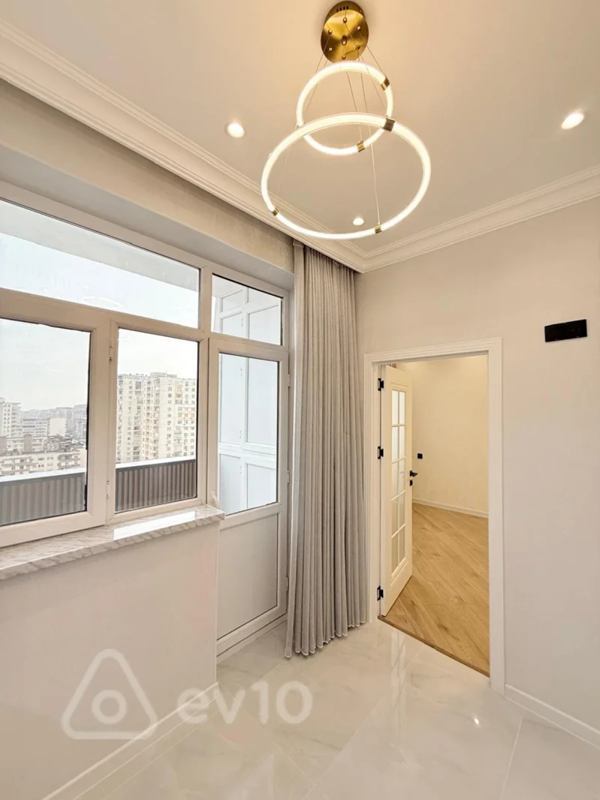Satılır 2 otaqlı yeni tikili 64 m²