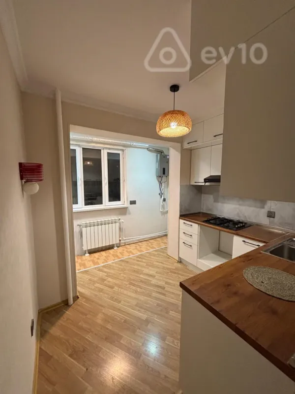 Kirayə verilir 2 otaqlı köhnə tikili 50 m²
